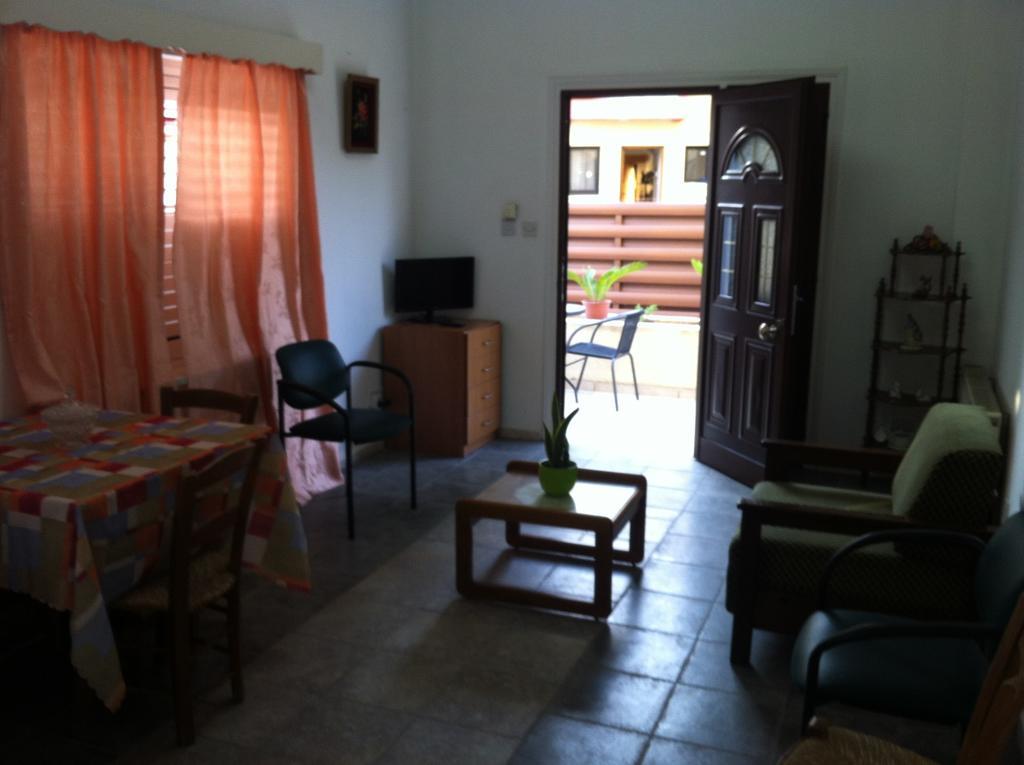 Valentinos House Villa Paphos Ruang foto